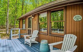 River Walk Cottage - Hot Tub - Pet Friendly - Swing - Screen Porch - River Access - Fire Pit - Wifi - Grill - Deck - King Bed